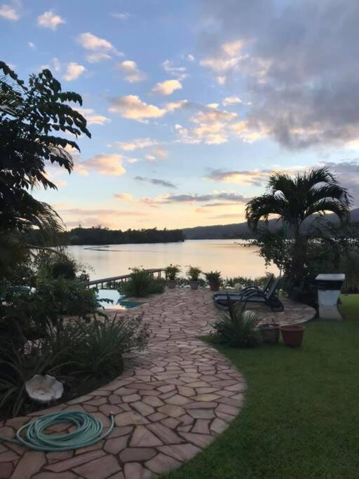 Te Mana Lodge Taravao Exterior foto